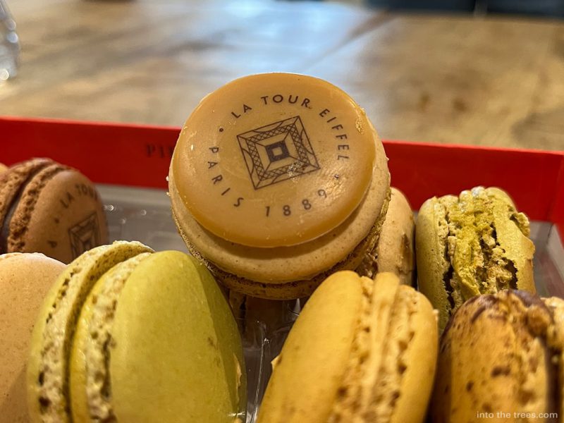 La Tour Eiffel Paris 1889 printed on a macaron cookie.