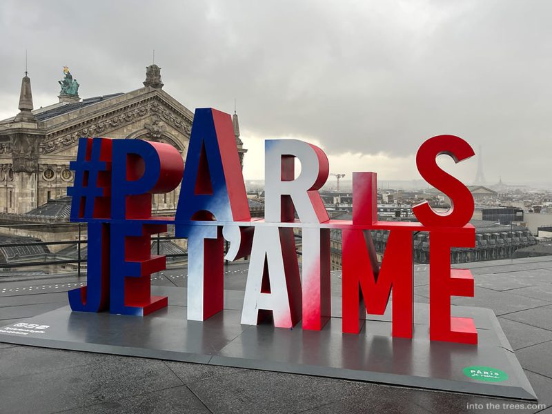 Paris Je T'Aime sign on top of Galeries Lafayette.